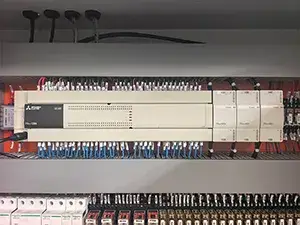 نظام التحكم والمراقبة PLC